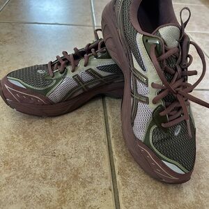 Asics Men’s GT2160 sneakers in Mantle Green color , US size 11